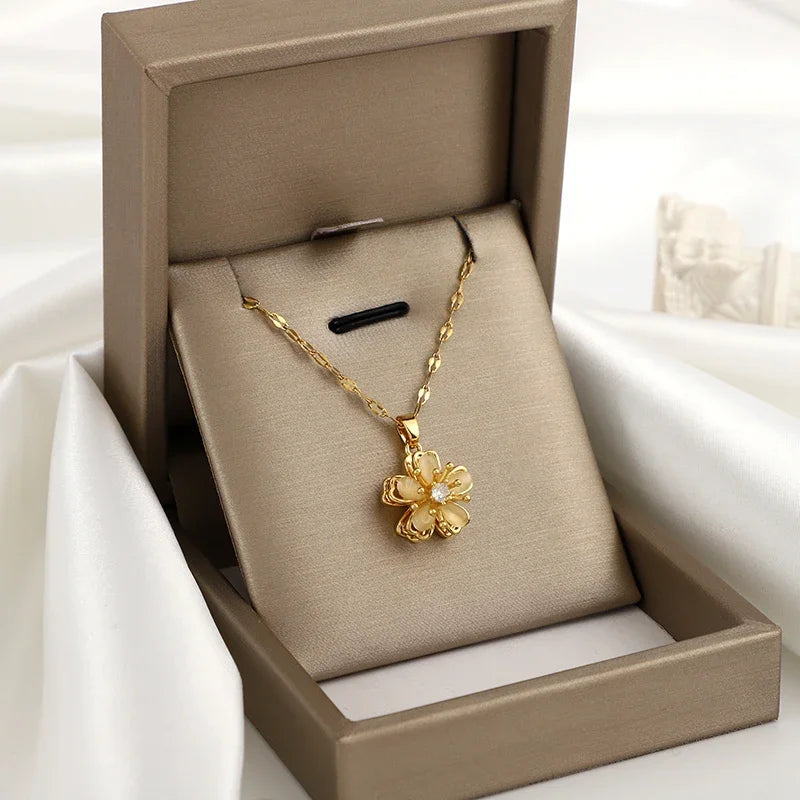 360° rotatable decompression five-petal flower pendant necklace birthday gift Thanksgiving gift accessories for family